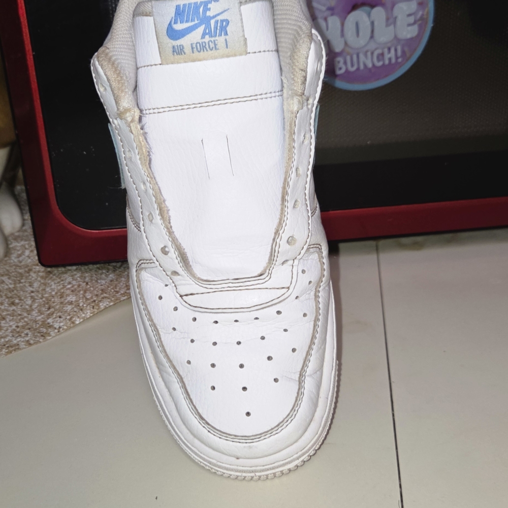 White Nike Womens Air Force 1 '07 Lows, Great Condion! Size 7.5 GIFT READY - Picture 3 of 7